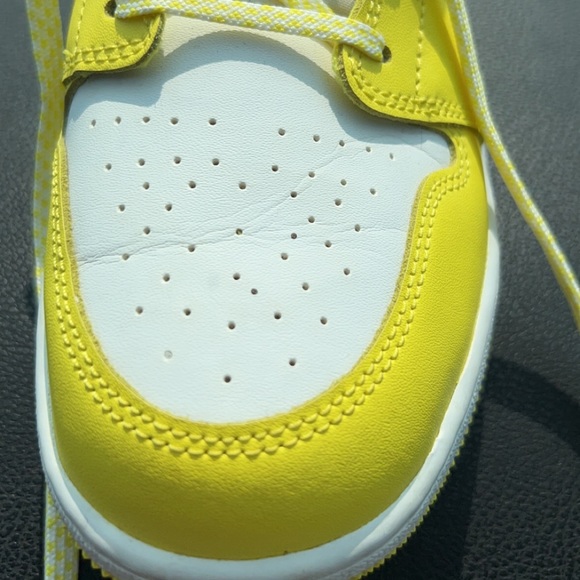 Jordan Youth Air 1 Mid Gs Dynamic yellow wore once but they’re to small for me - Picture 5 of 8